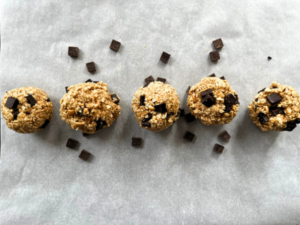 Protein Energy Balls Finished Image - oats, chocolate, peanut butter